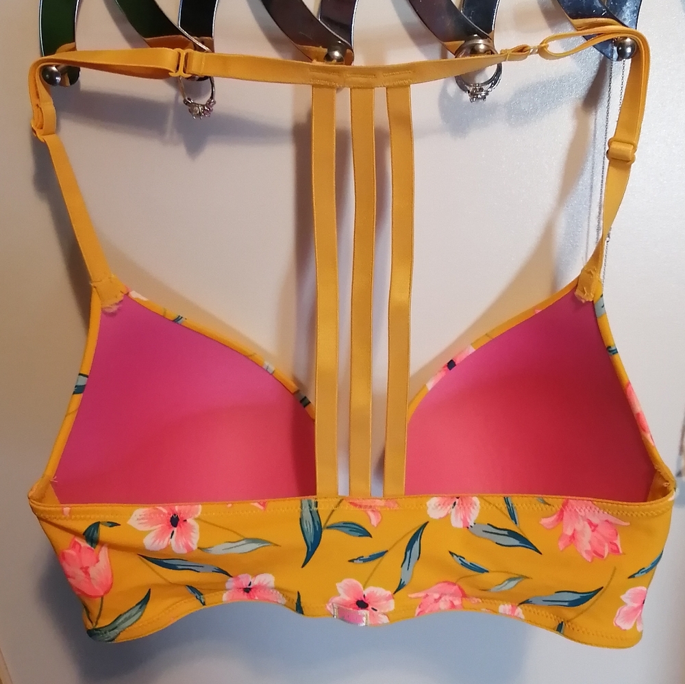 BNWOT Victoria's secret push-up bra - front clasp - Picture 6 of 7